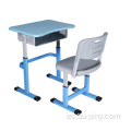 Mesa y sillas de estudiantes de aula universitaria con almacenamiento
